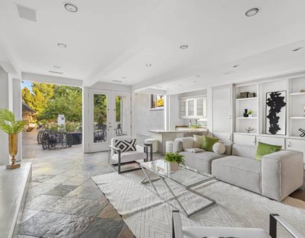 Professional cleaner providing house cleaning in Princeton, TX home